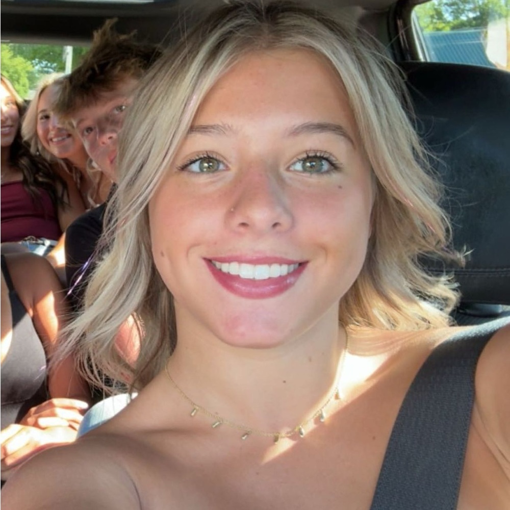 Meet your Posher, Olivia